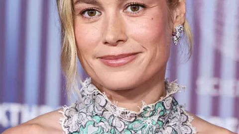 尼古拉斯·佩佩29岁加入比利亚雷亚尔，转会费降至850万欧元